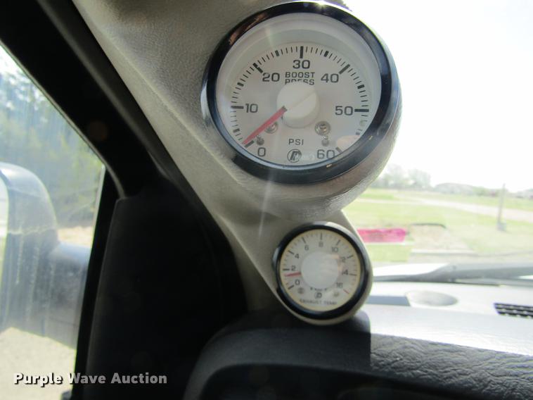 image for item DE6812 2003 Dodge Ram 2500 Quad Cab pickup truck