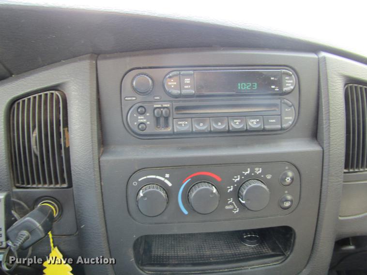 image for item DE6812 2003 Dodge Ram 2500 Quad Cab pickup truck