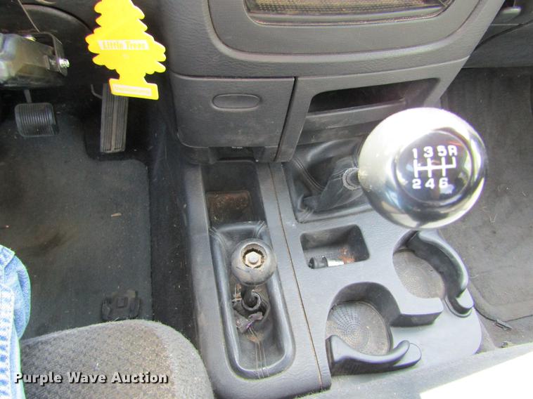 image for item DE6812 2003 Dodge Ram 2500 Quad Cab pickup truck