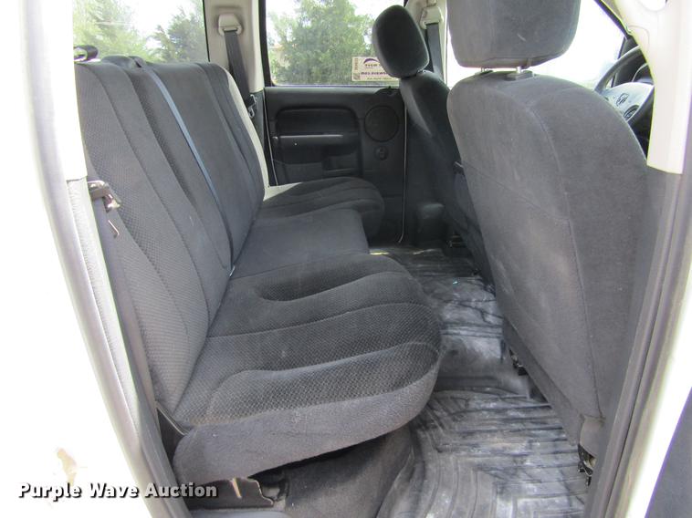 image for item DE6812 2003 Dodge Ram 2500 Quad Cab pickup truck