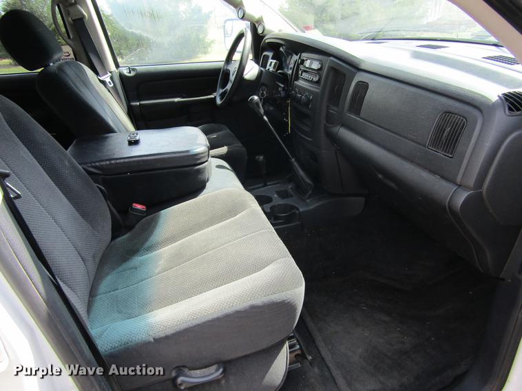 image for item DE6812 2003 Dodge Ram 2500 Quad Cab pickup truck