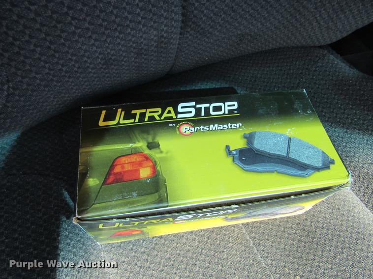 image for item DE6812 2003 Dodge Ram 2500 Quad Cab pickup truck