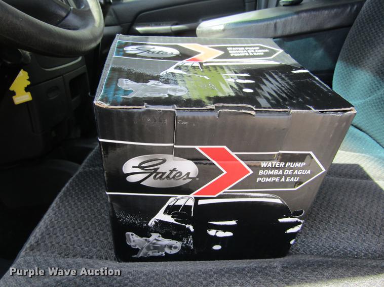 image for item DE6812 2003 Dodge Ram 2500 Quad Cab pickup truck