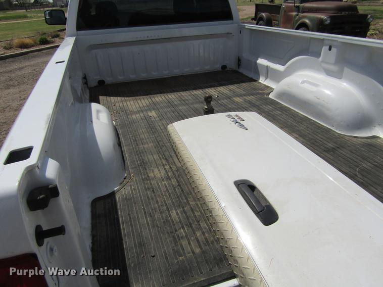 image for item DE6812 2003 Dodge Ram 2500 Quad Cab pickup truck