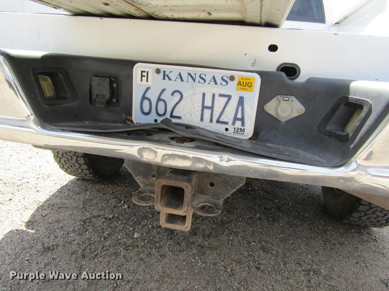 image for item DE6812 2003 Dodge Ram 2500 Quad Cab pickup truck