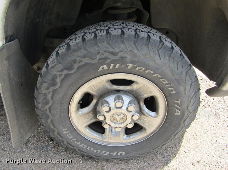 image for item DE6812 2003 Dodge Ram 2500 Quad Cab pickup truck