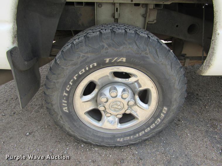 image for item DE6812 2003 Dodge Ram 2500 Quad Cab pickup truck
