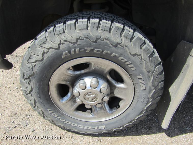 image for item DE6812 2003 Dodge Ram 2500 Quad Cab pickup truck