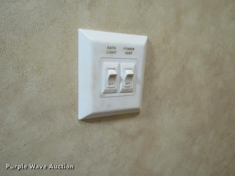 image for item DE6813 2005 Jayco Eagle camper