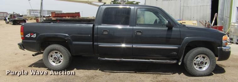 image for item DE6814 2003 GMC Sierra 1500HD SLE Crew Cab pickup truck