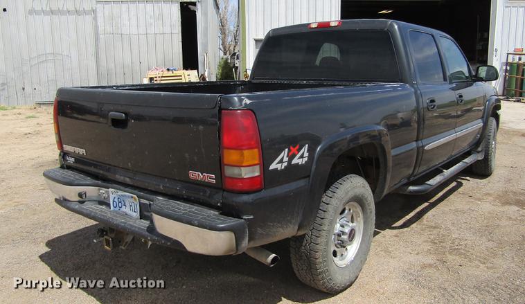 image for item DE6814 2003 GMC Sierra 1500HD SLE Crew Cab pickup truck