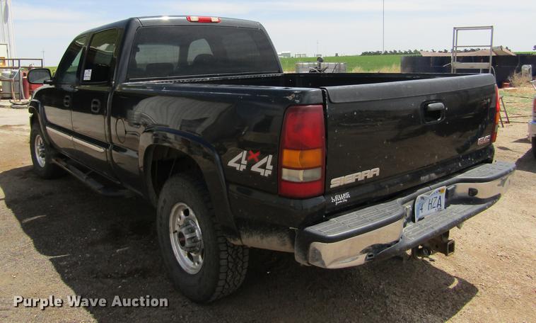 image for item DE6814 2003 GMC Sierra 1500HD SLE Crew Cab pickup truck