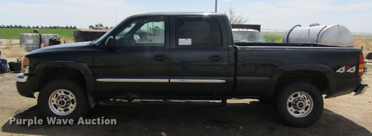 image for item DE6814 2003 GMC Sierra 1500HD SLE Crew Cab pickup truck