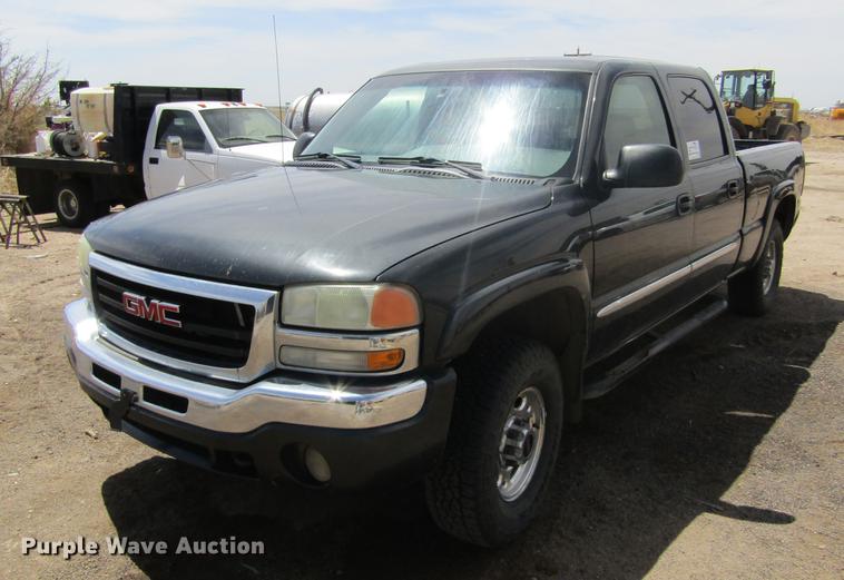 image for item DE6814 2003 GMC Sierra 1500HD SLE Crew Cab pickup truck