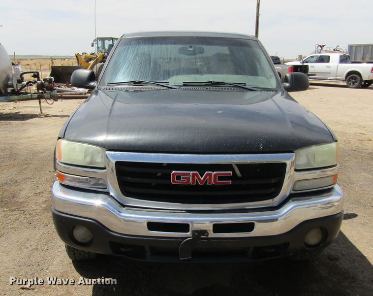 image for item DE6814 2003 GMC Sierra 1500HD SLE Crew Cab pickup truck