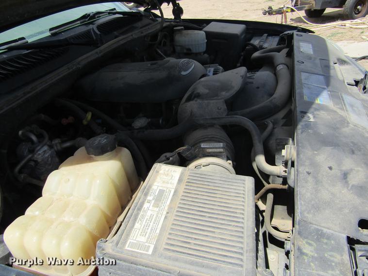 image for item DE6814 2003 GMC Sierra 1500HD SLE Crew Cab pickup truck