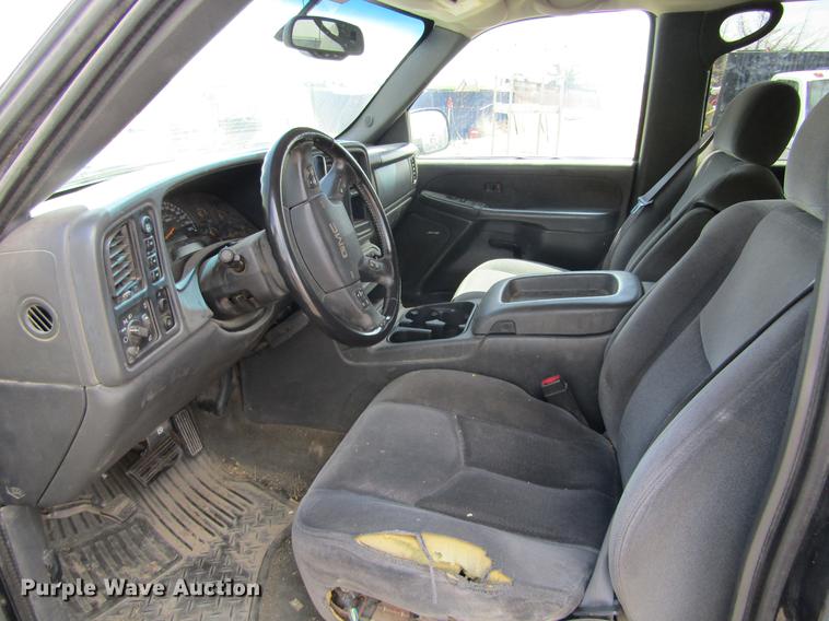 image for item DE6814 2003 GMC Sierra 1500HD SLE Crew Cab pickup truck