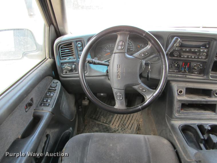 image for item DE6814 2003 GMC Sierra 1500HD SLE Crew Cab pickup truck