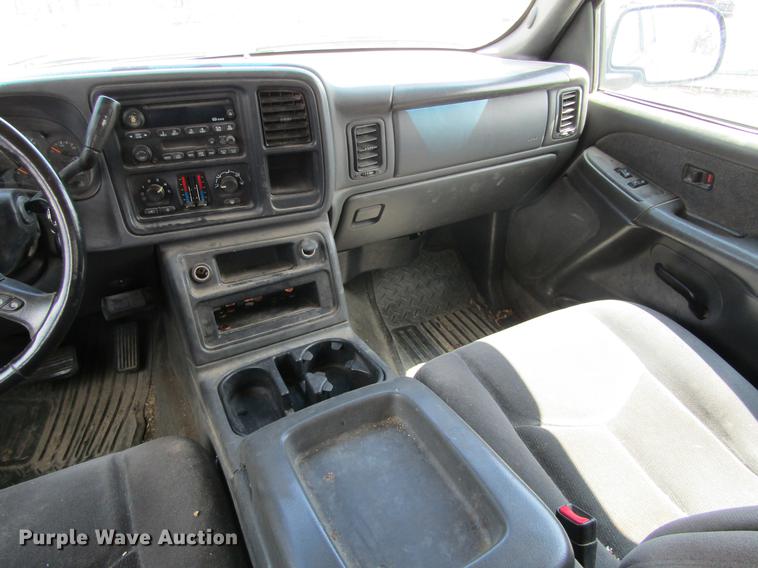 image for item DE6814 2003 GMC Sierra 1500HD SLE Crew Cab pickup truck