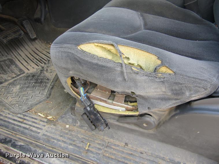 image for item DE6814 2003 GMC Sierra 1500HD SLE Crew Cab pickup truck