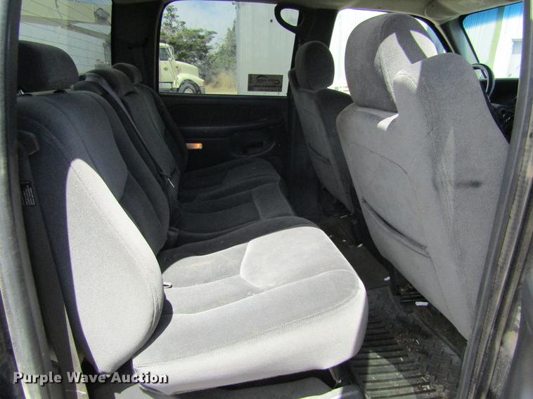 image for item DE6814 2003 GMC Sierra 1500HD SLE Crew Cab pickup truck