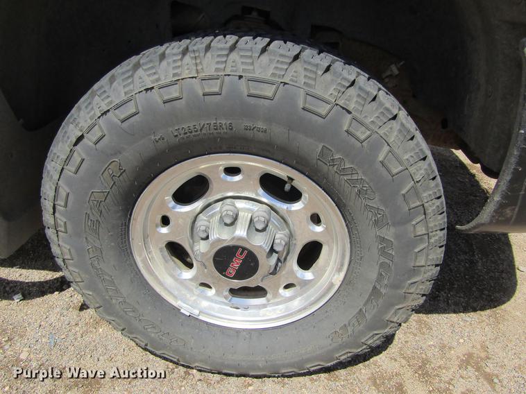 image for item DE6814 2003 GMC Sierra 1500HD SLE Crew Cab pickup truck