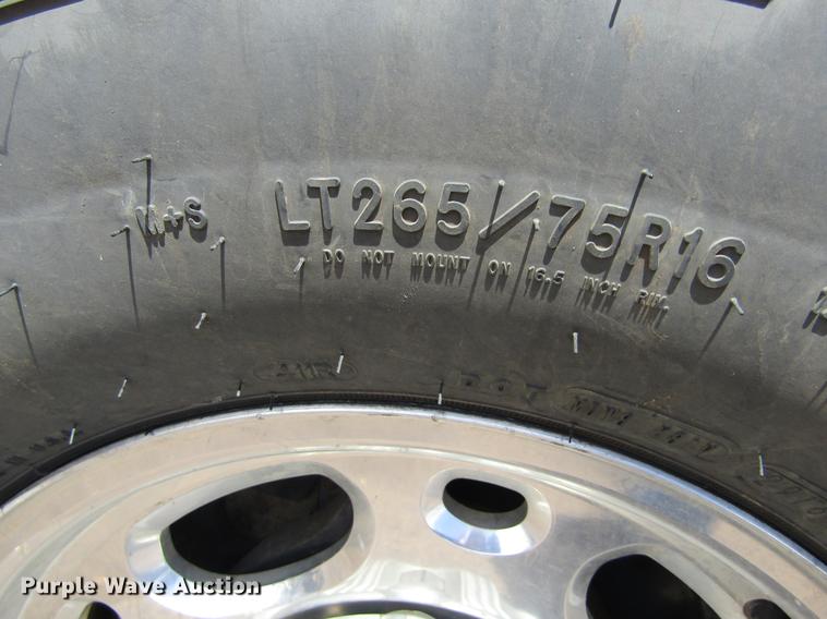 image for item DE6814 2003 GMC Sierra 1500HD SLE Crew Cab pickup truck