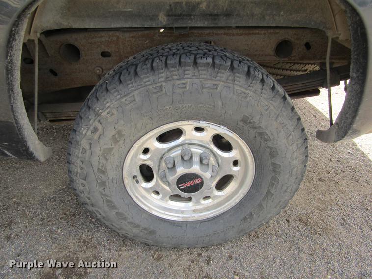 image for item DE6814 2003 GMC Sierra 1500HD SLE Crew Cab pickup truck