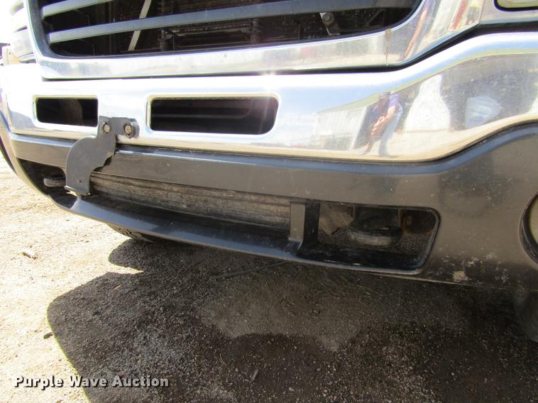 image for item DE6814 2003 GMC Sierra 1500HD SLE Crew Cab pickup truck