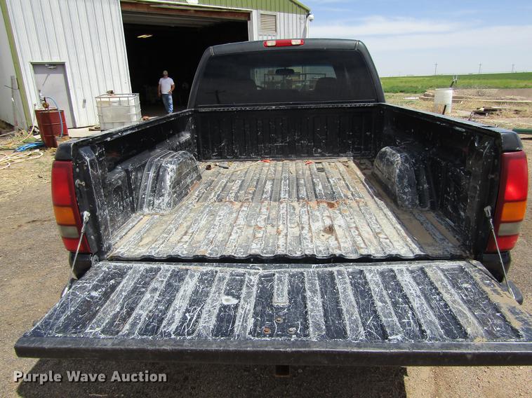 image for item DE6814 2003 GMC Sierra 1500HD SLE Crew Cab pickup truck