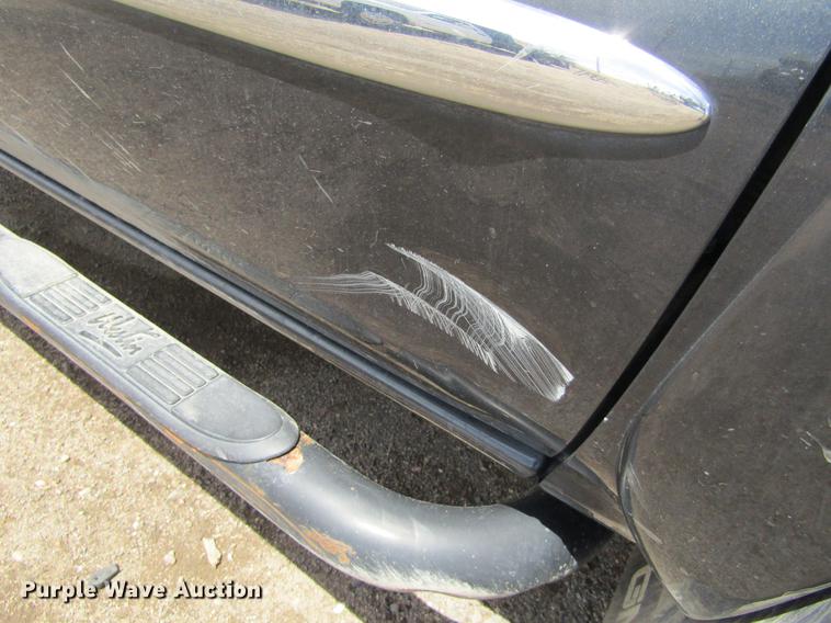 image for item DE6814 2003 GMC Sierra 1500HD SLE Crew Cab pickup truck