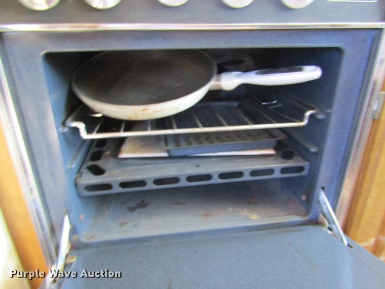 image for item DE6816 1977 GMC Jimmy Coachman Royale 26RB RV