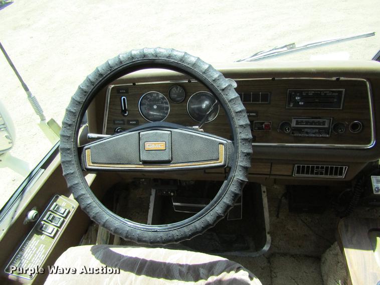 image for item DE6816 1977 GMC Jimmy Coachman Royale 26RB RV