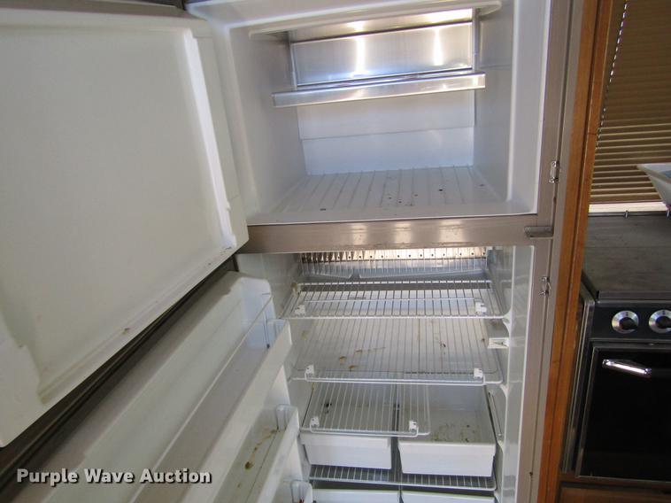 image for item DE6816 1977 GMC Jimmy Coachman Royale 26RB RV