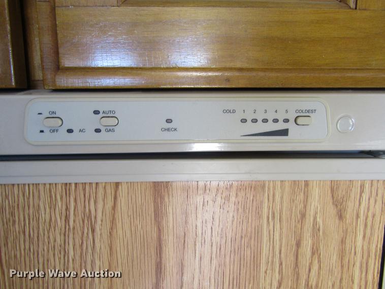 image for item DE6816 1977 GMC Jimmy Coachman Royale 26RB RV