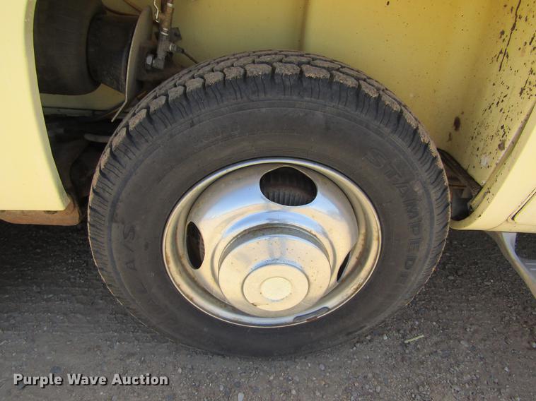 image for item DE6816 1977 GMC Jimmy Coachman Royale 26RB RV