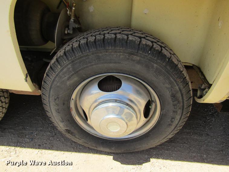 image for item DE6816 1977 GMC Jimmy Coachman Royale 26RB RV