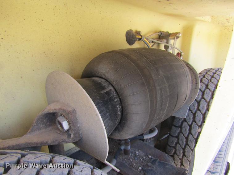 image for item DE6816 1977 GMC Jimmy Coachman Royale 26RB RV