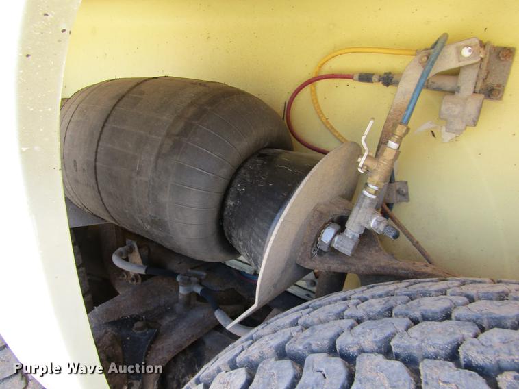 image for item DE6816 1977 GMC Jimmy Coachman Royale 26RB RV