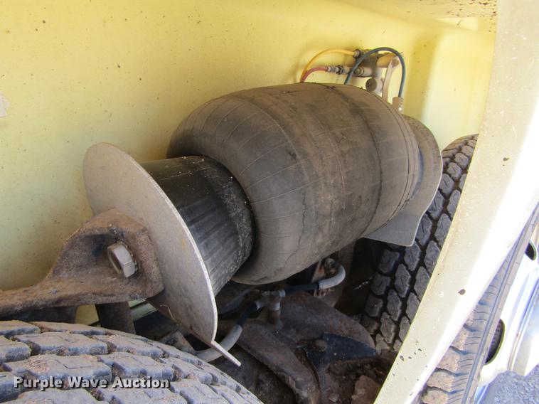 image for item DE6816 1977 GMC Jimmy Coachman Royale 26RB RV