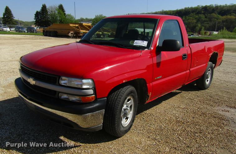image for item DF3791 2000 Chevrolet Silverado 1500 pickup truck