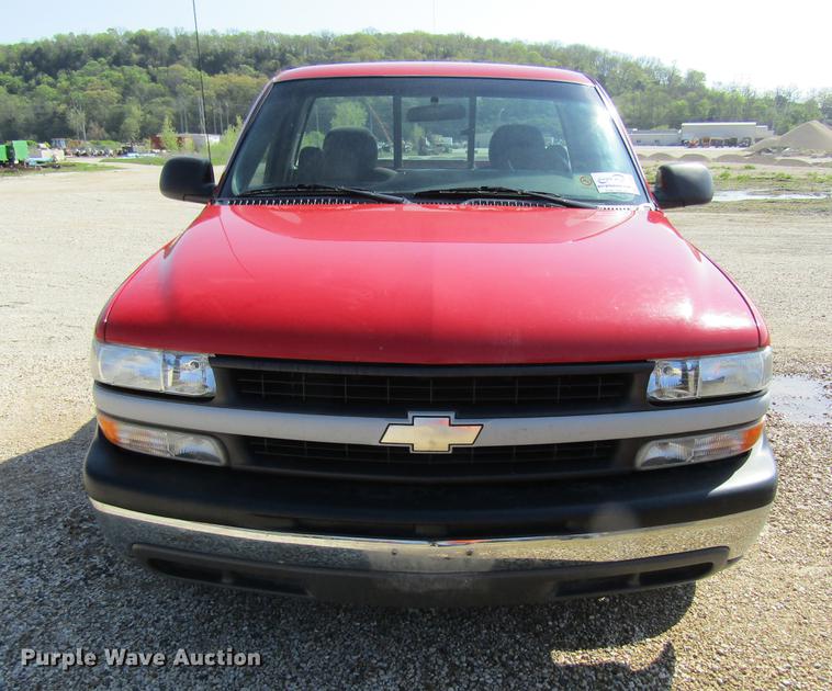 image for item DF3791 2000 Chevrolet Silverado 1500 pickup truck