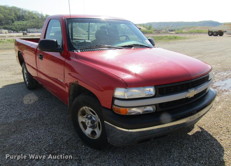 image for item DF3791 2000 Chevrolet Silverado 1500 pickup truck