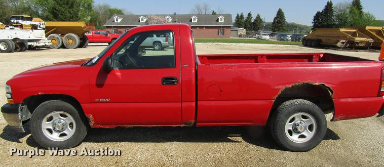 image for item DF3791 2000 Chevrolet Silverado 1500 pickup truck