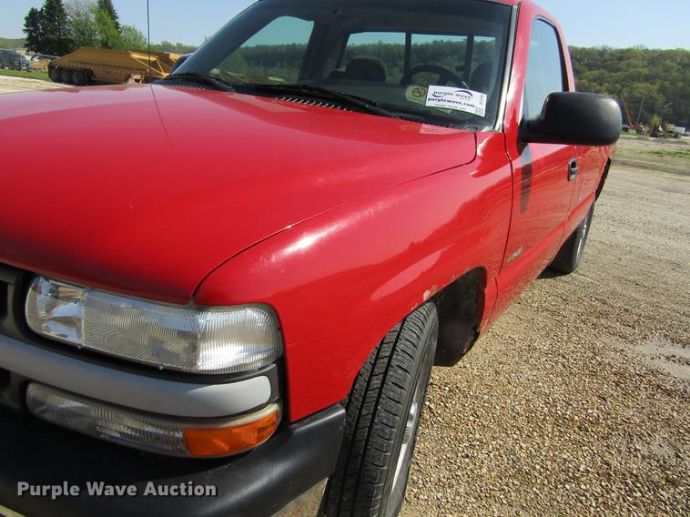 image for item DF3791 2000 Chevrolet Silverado 1500 pickup truck