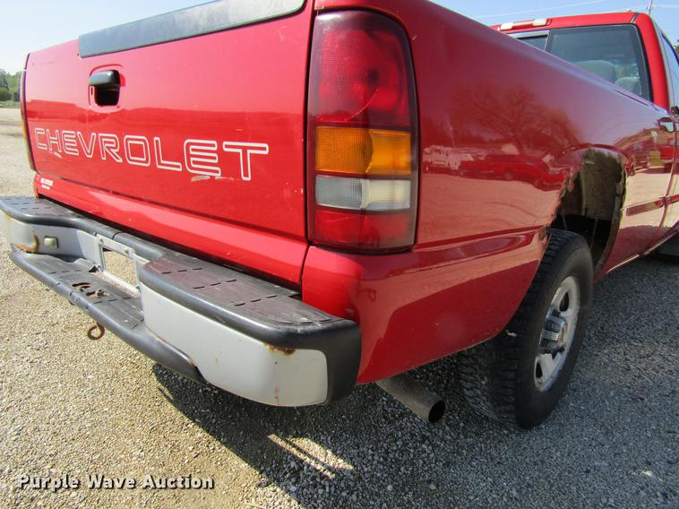 image for item DF3791 2000 Chevrolet Silverado 1500 pickup truck