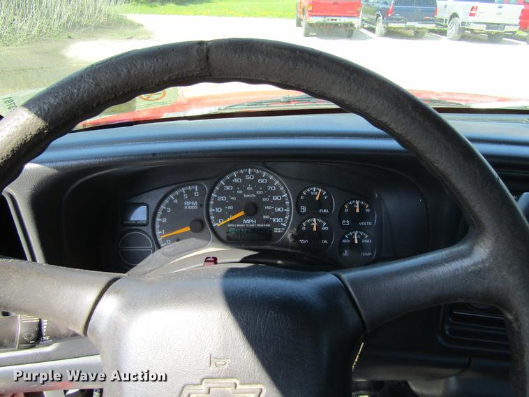 image for item DF3791 2000 Chevrolet Silverado 1500 pickup truck