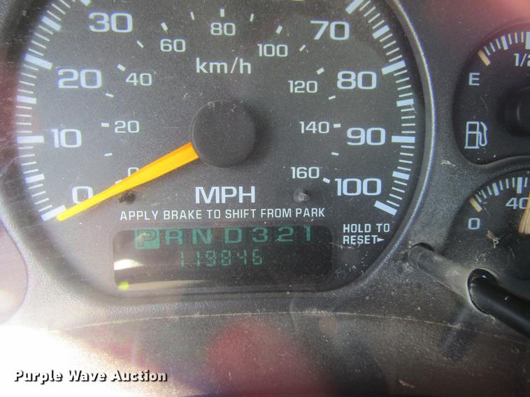 image for item DF3791 2000 Chevrolet Silverado 1500 pickup truck