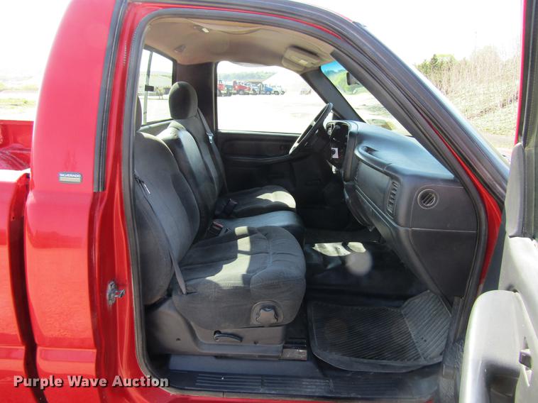 image for item DF3791 2000 Chevrolet Silverado 1500 pickup truck