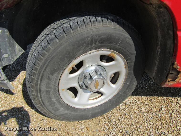 image for item DF3791 2000 Chevrolet Silverado 1500 pickup truck